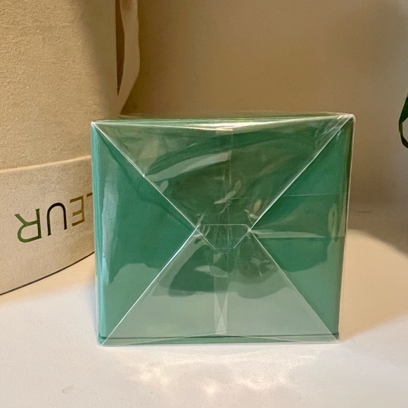 La Mer The Moisturizing Soft Cream 1 oz. - Picture 4 of 7